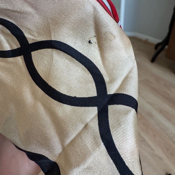 OSCAR DE LA RENTA Scarf (FLAWED) - Picture 8 of 8